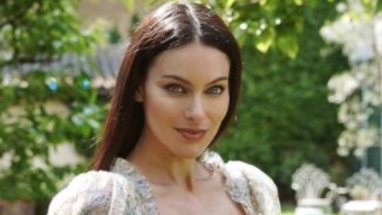 Paola Turani Foto Specchio Incinta