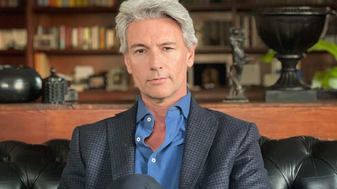 Roberto Farnesi serio