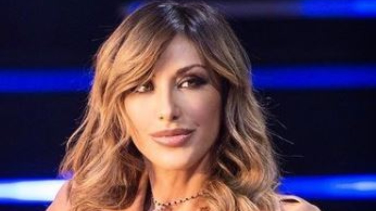 Sabrina Salerno Pancia Scoperta