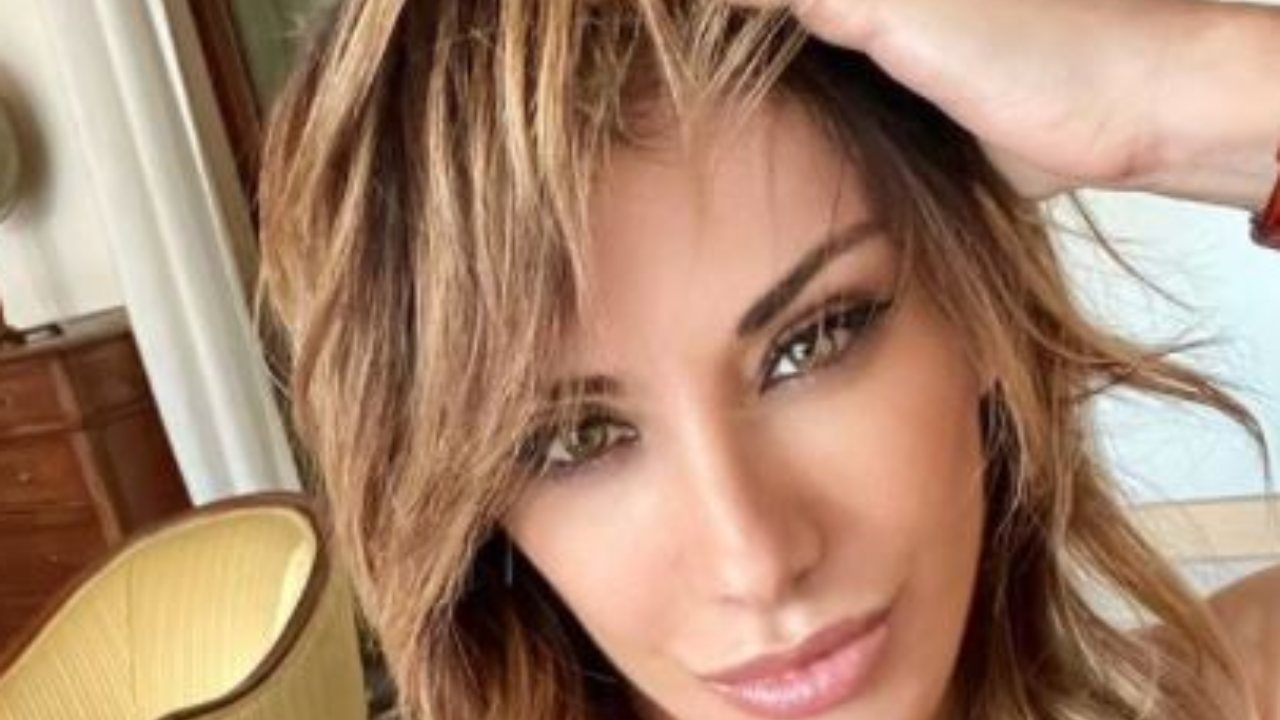 Sabrina Salerno Omaggio Colore Nero