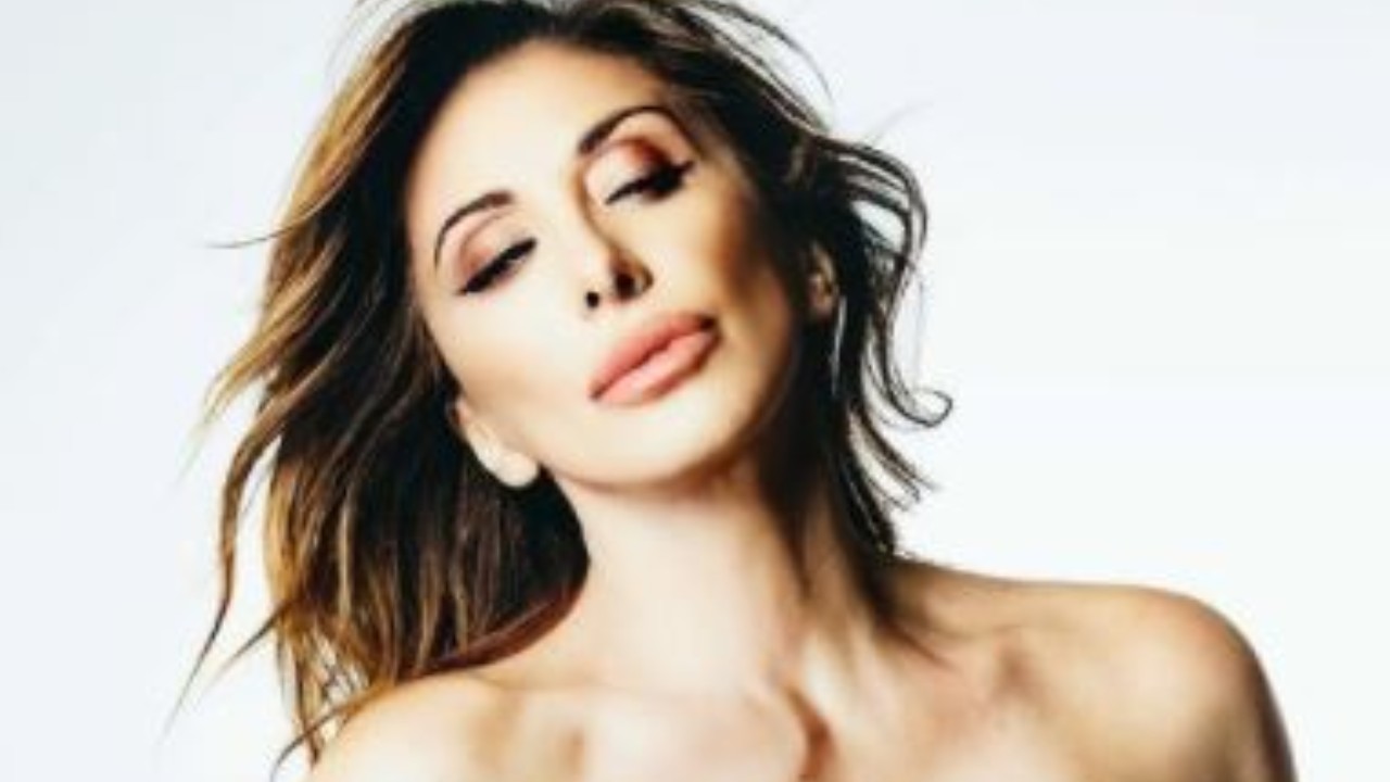 Sabrina Salerno Camicia Rosa Aperta