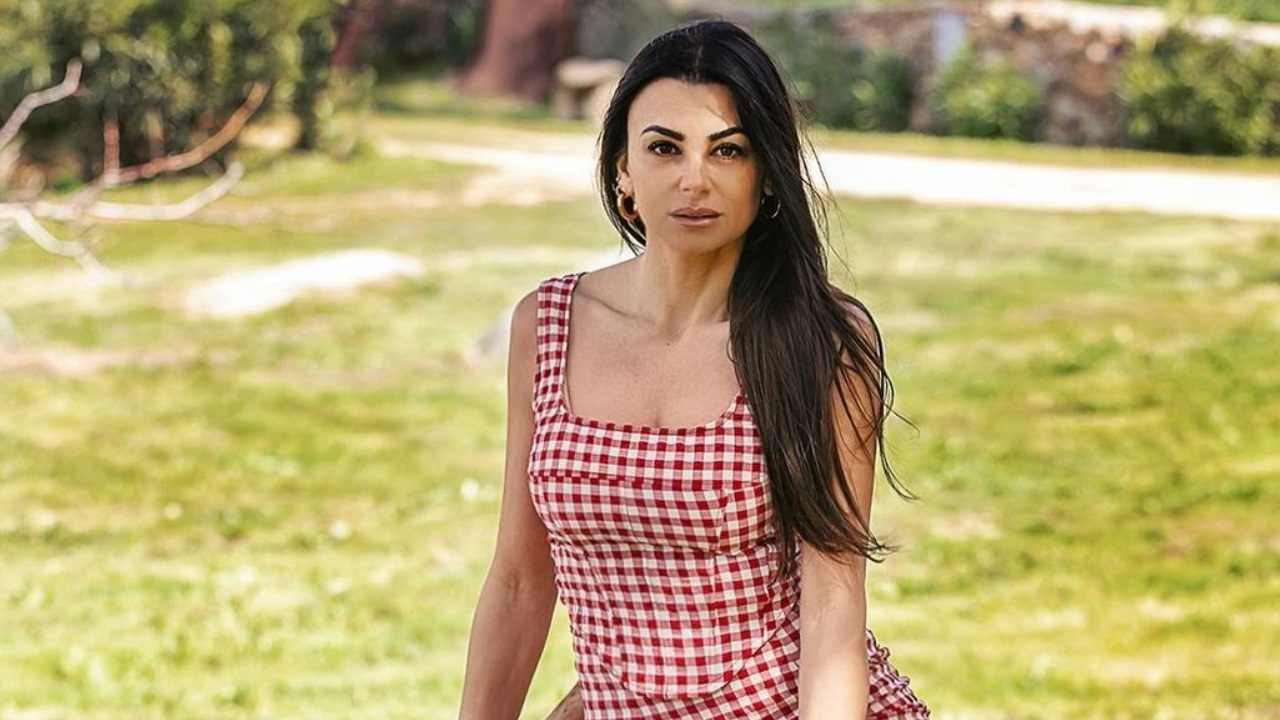 Serena Enardu in posa