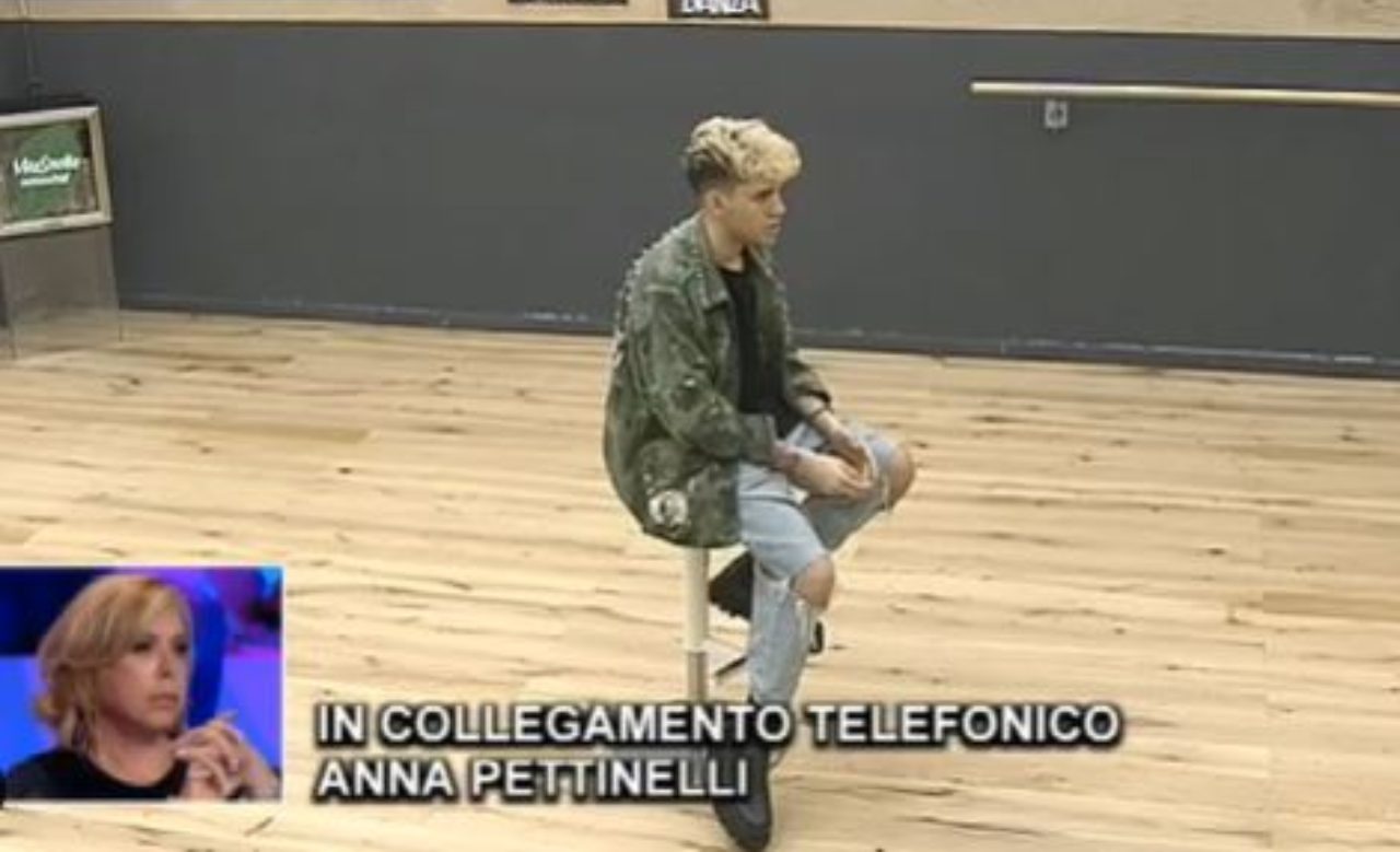 Aka7even lite con Pettinelli Amici 20