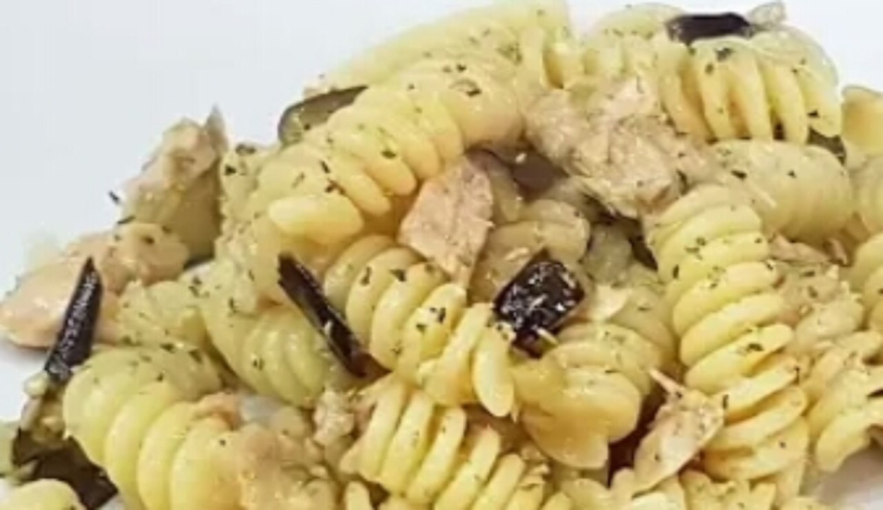 fusilli con tonno e melanzane