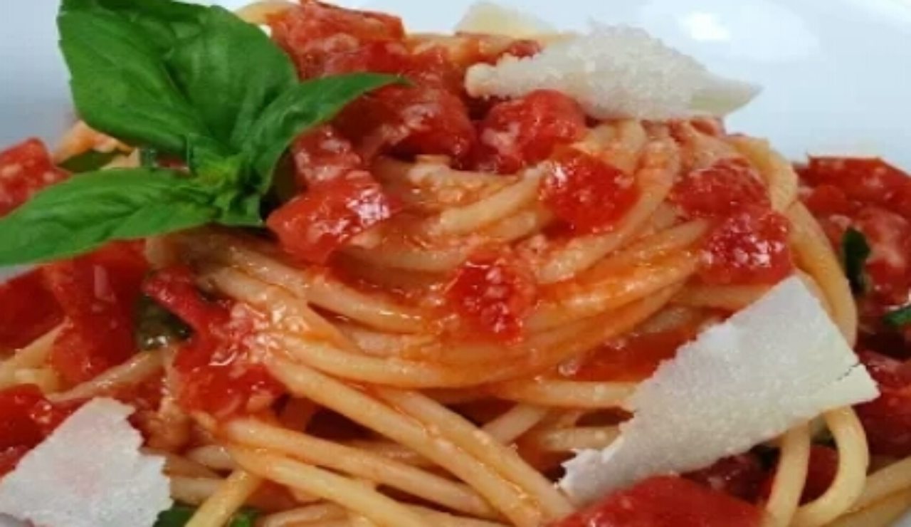 spaghetti con pomodorini freschi