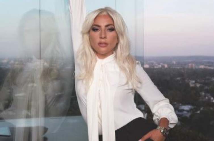 Lady Gaga bionda
