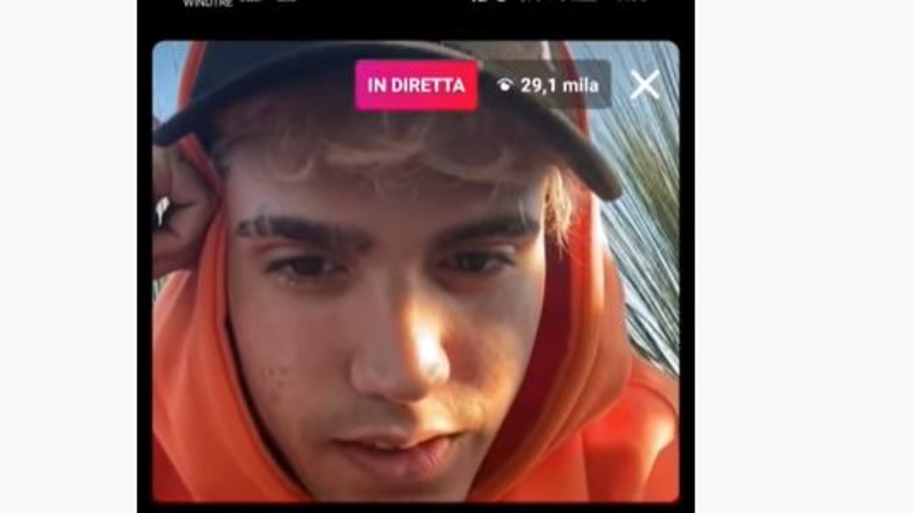 Aka7even Reazione Storia Martina Raffaele