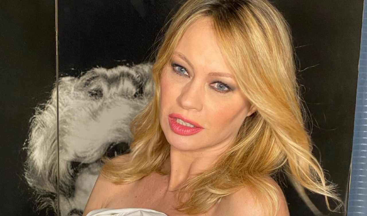 Anna Falchi in primo piano