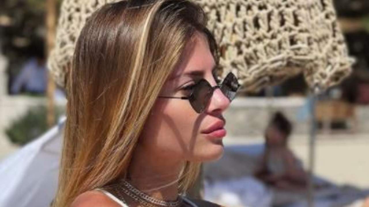 Chiara Nasti Spiaggia Bikini Blu