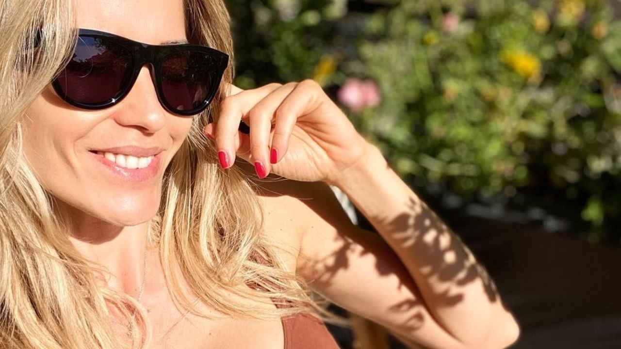 Elena Santarelli sorriso