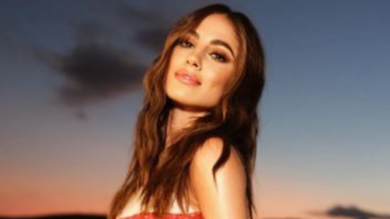 Giulia De Lellis Gambe Canotta Bianca Video