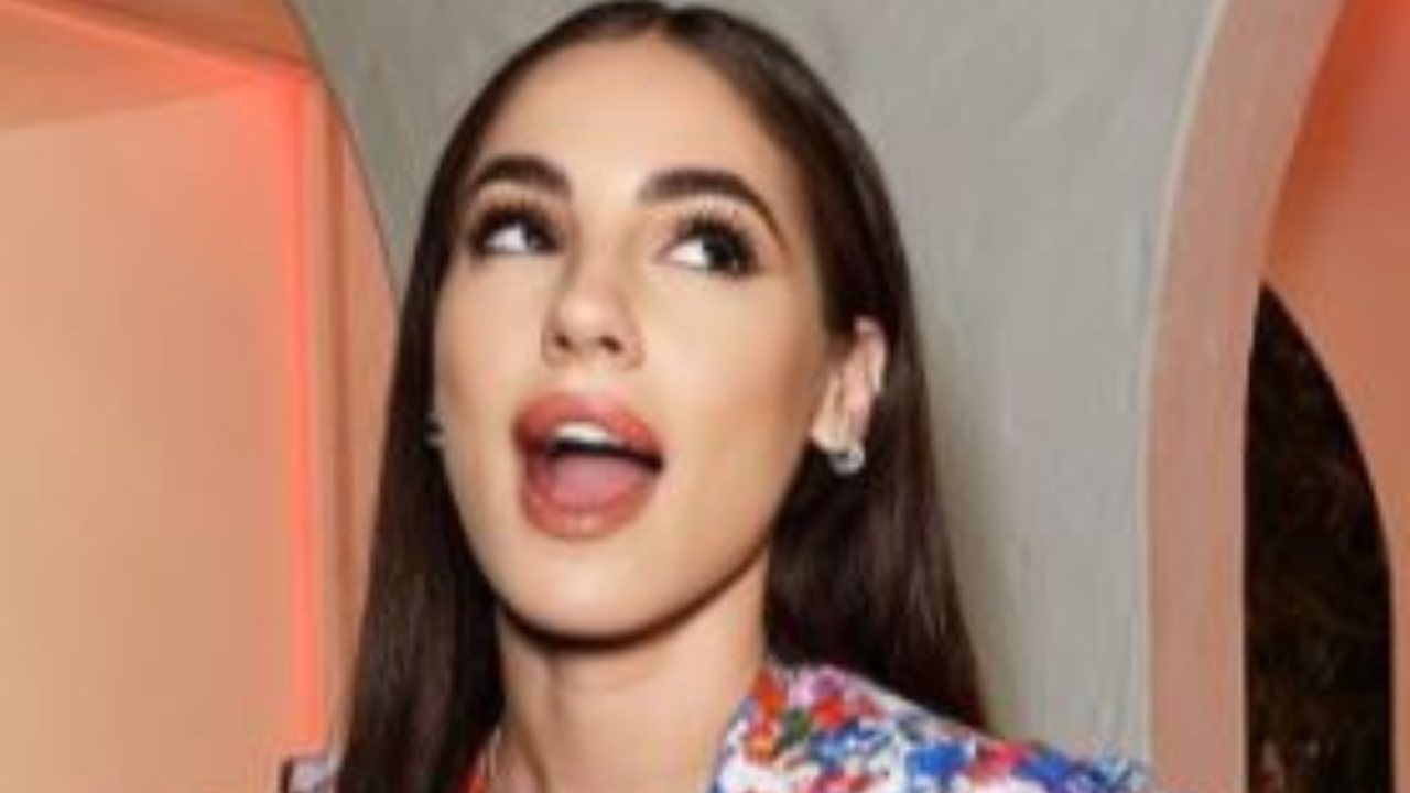 Giulia De Lellis Alza Vestito Verde