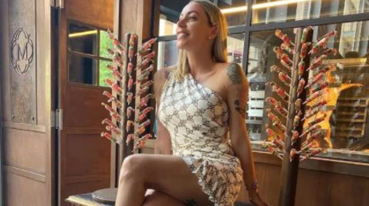 Karina Cascella, abito aderente