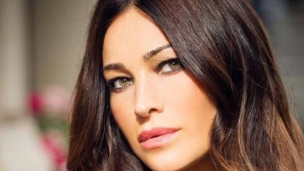 Manuela Arcuri Estate Ingresso Viola