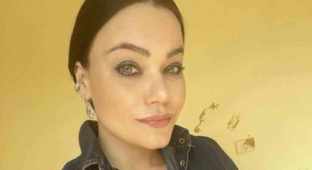 Romina Carrisi primo piano