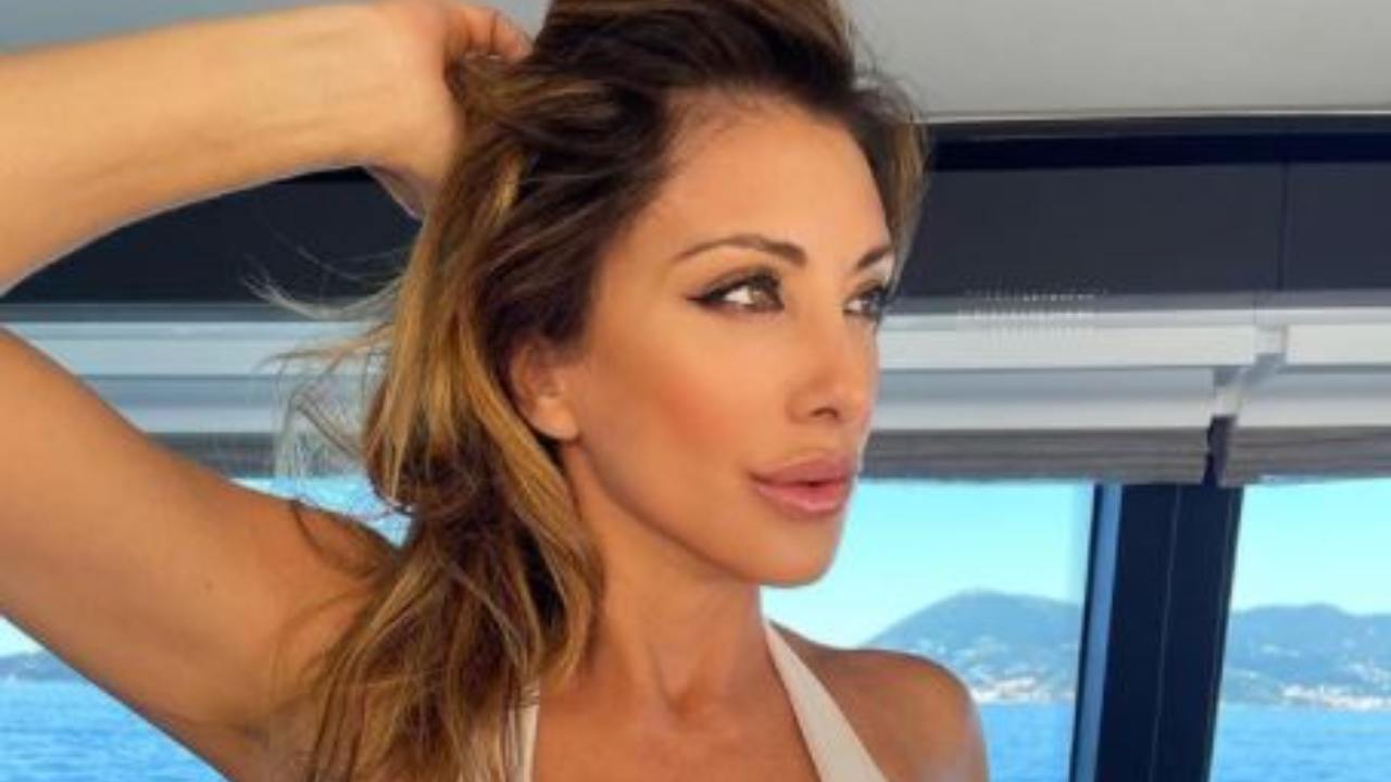 Sabrina Salerno In Acqua Curve