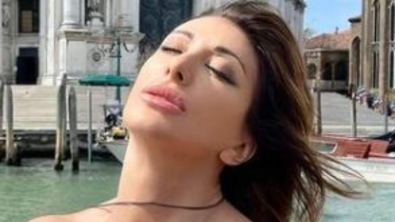 Sabrina Salerno Bikini Vasca Mare