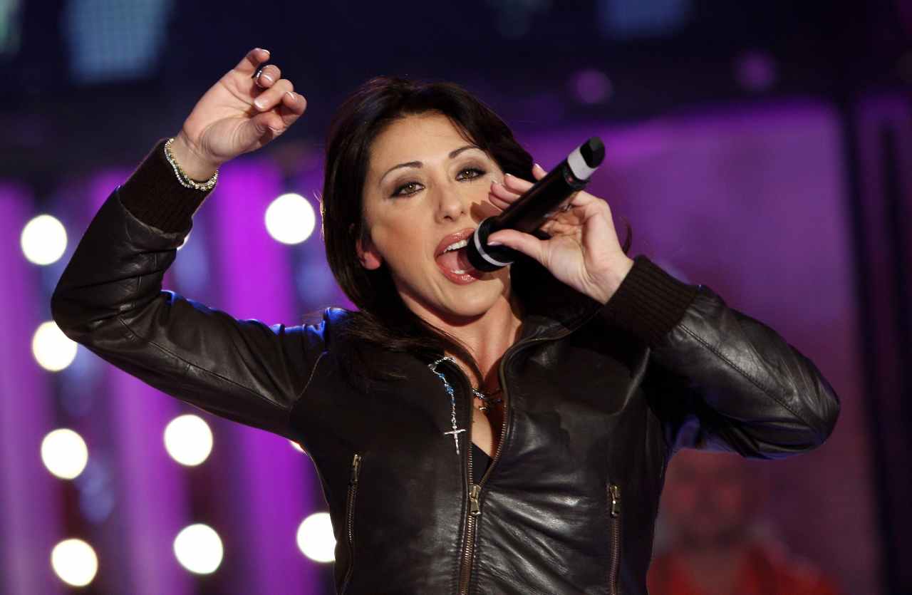 Sabrina Salerno mentre canta