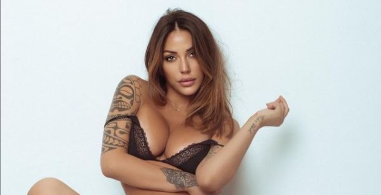 Selvaggia in intimo sensuale