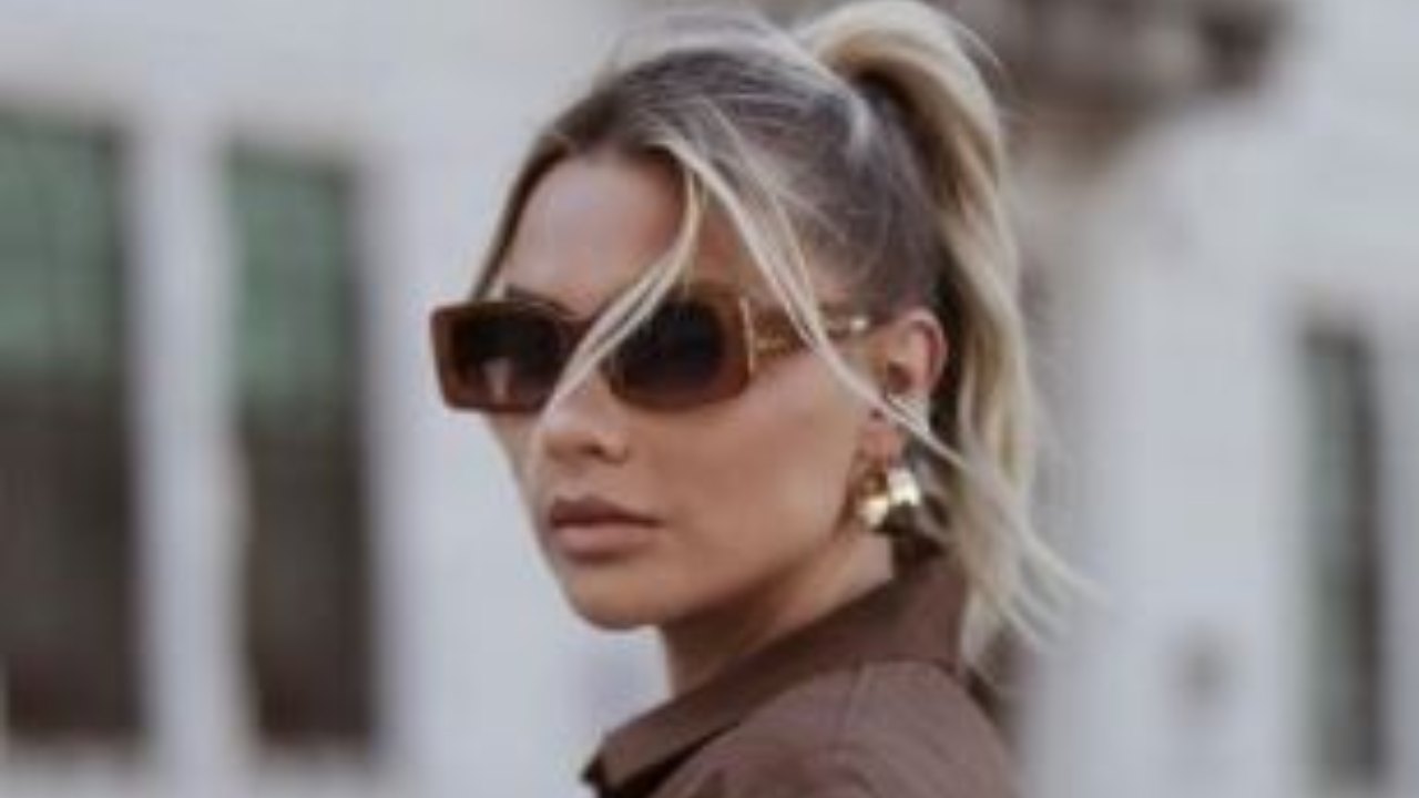 Veronica Ferraro Vestito Viola Cortissimo