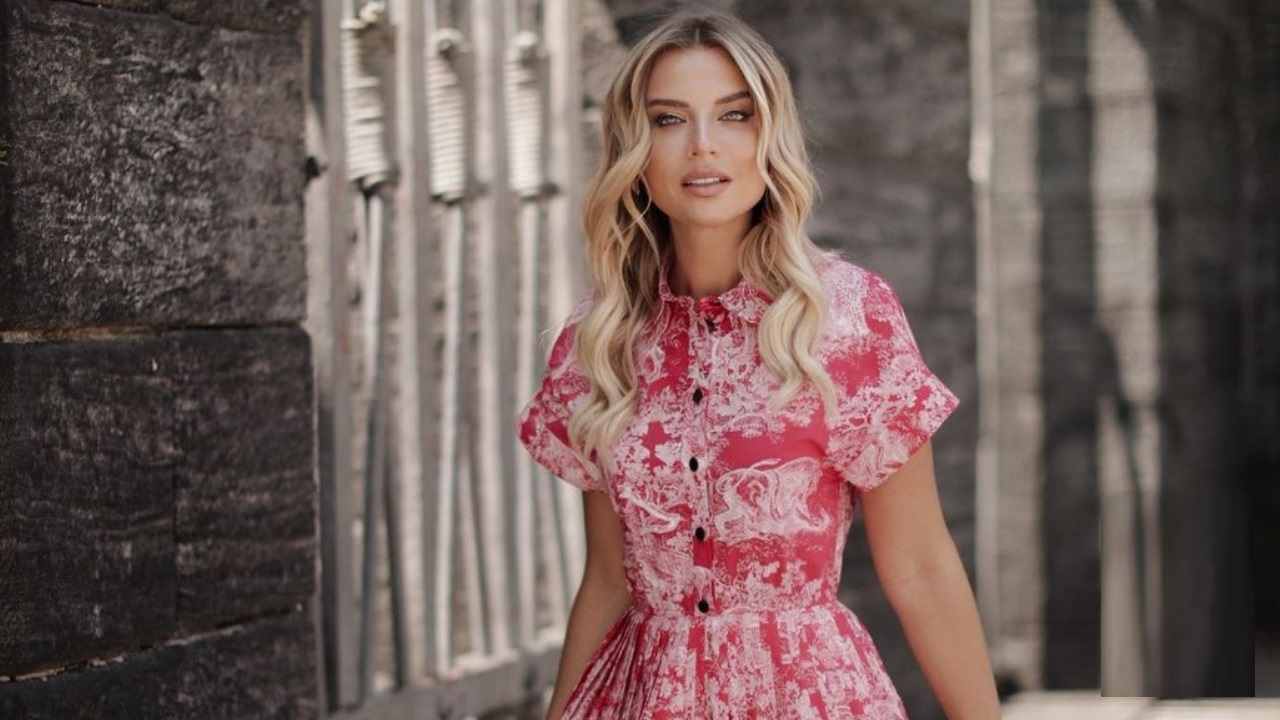 Veronica Ferraro in posa