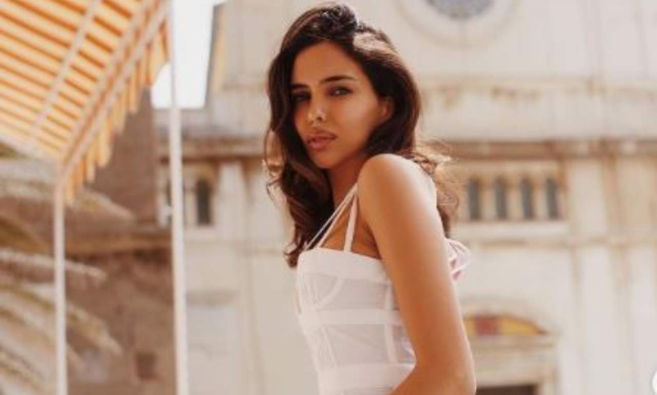 Sara Arfoui abito bianco