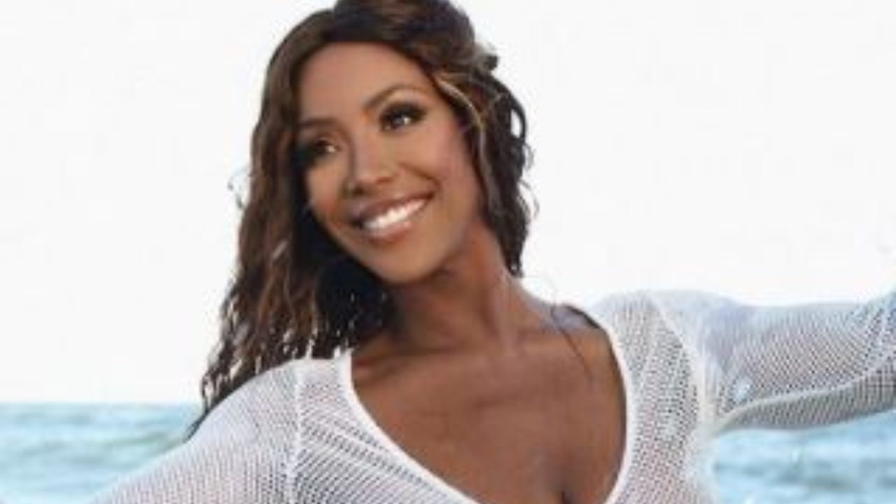 Ainett Stephens Tra Le Onde Costume Fucsia