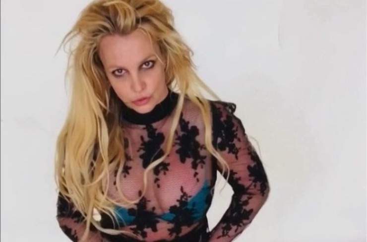 Britney in posa sensuale