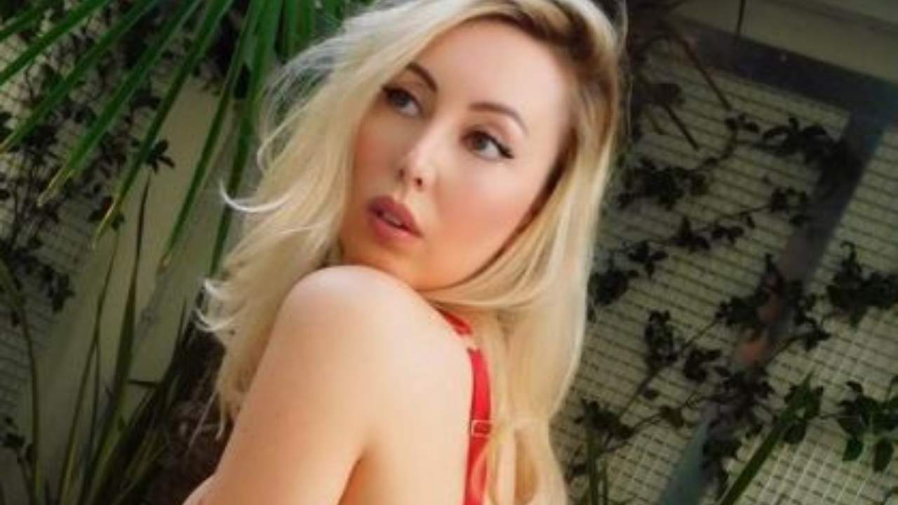 Carolina Casiraghi Tutta Scoperta Smartphone