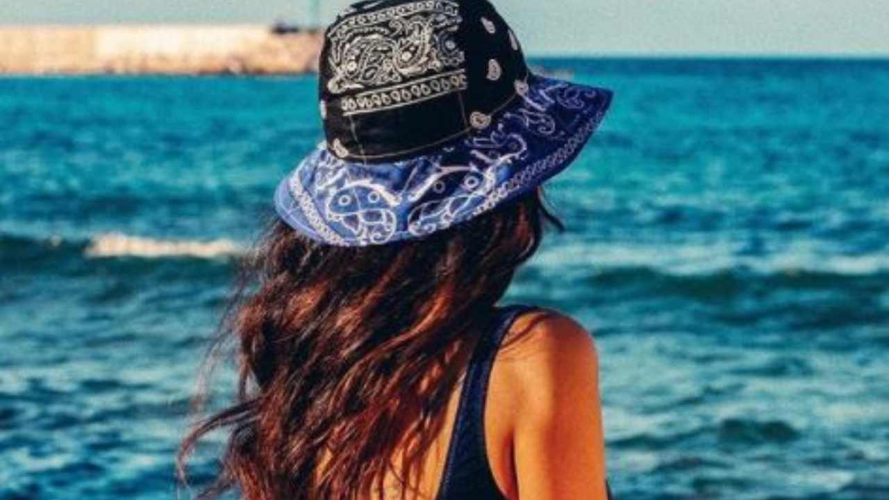 Chiara Biasi In Ginocchio Spiaggia Lato Posteriore