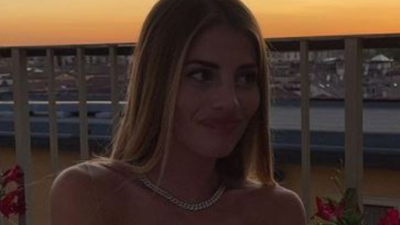 Chiara Nasti Controluce Décolleté