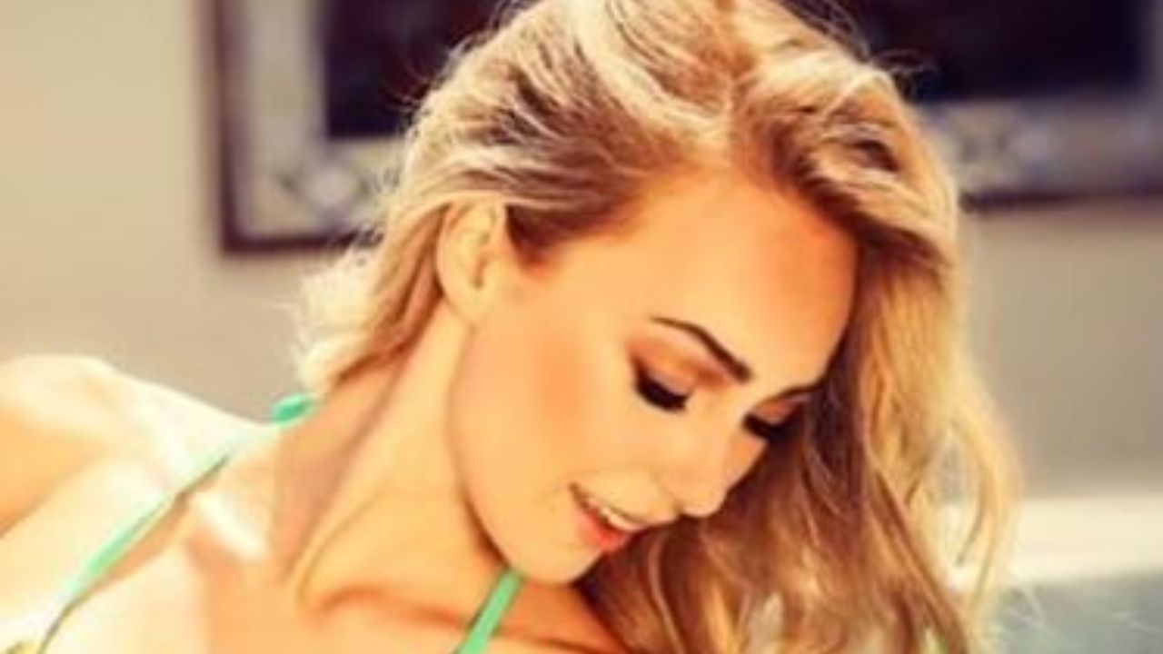 Cristel Carrisi Tuffo Barca