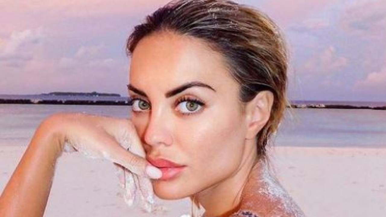 Elena Morali Costume Mani Capelli Maldive