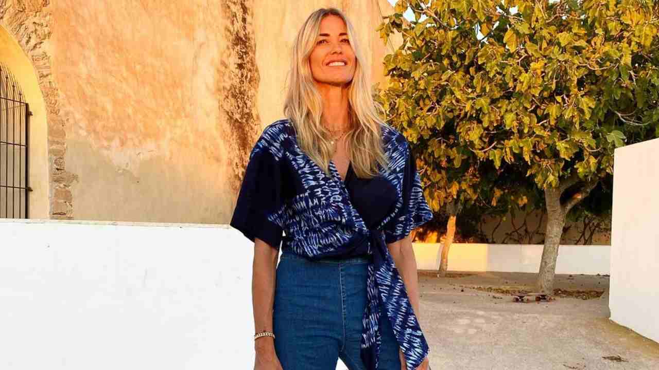 Elena Santarelli sorriso