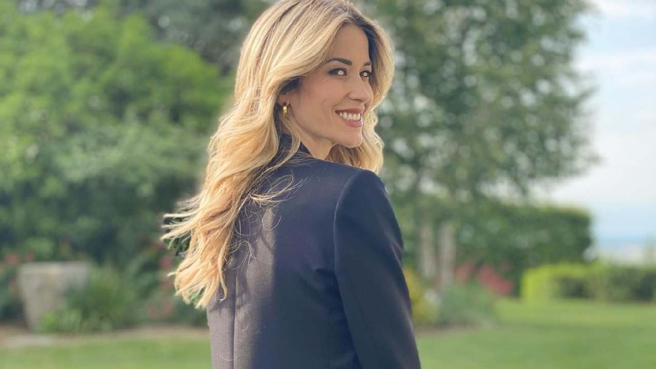 Elena Santarelli sorriso