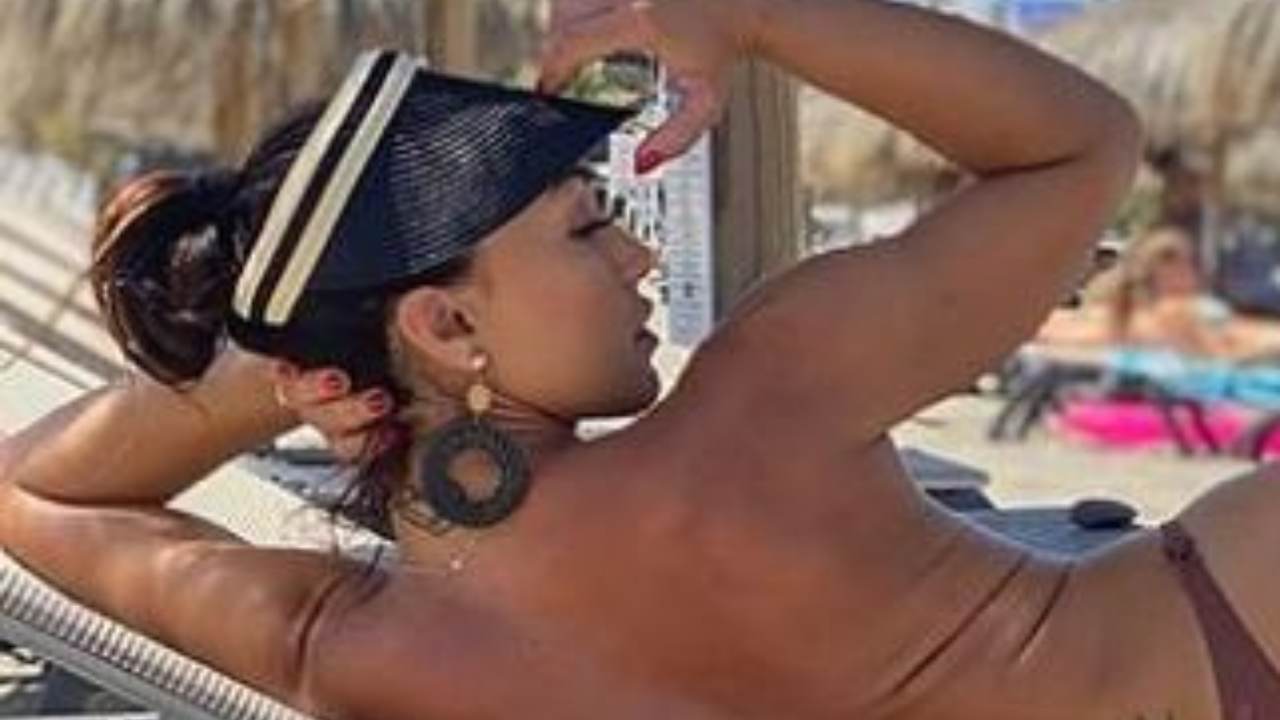 Federica Pacela Lato Posteriore Spiaggia