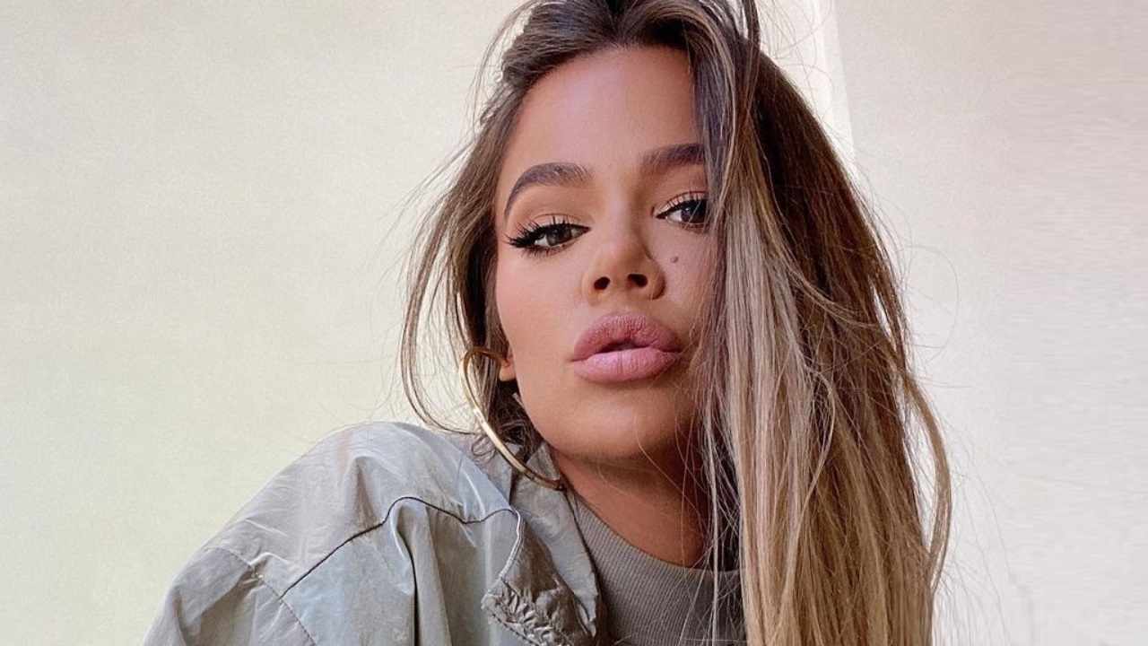 Khloe Kardashian posa sensuale