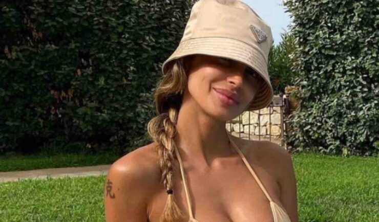 La Buccino in bikini