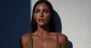 Lucia Javorcekova da impazzire: senza intimo, la canotta scopre tutto