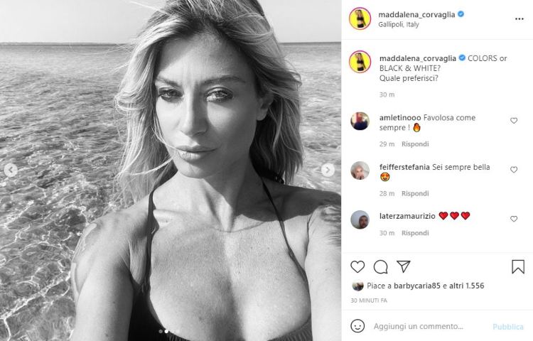 Maddalena Corvaglia Mare Selfie Colori Bianco Nero