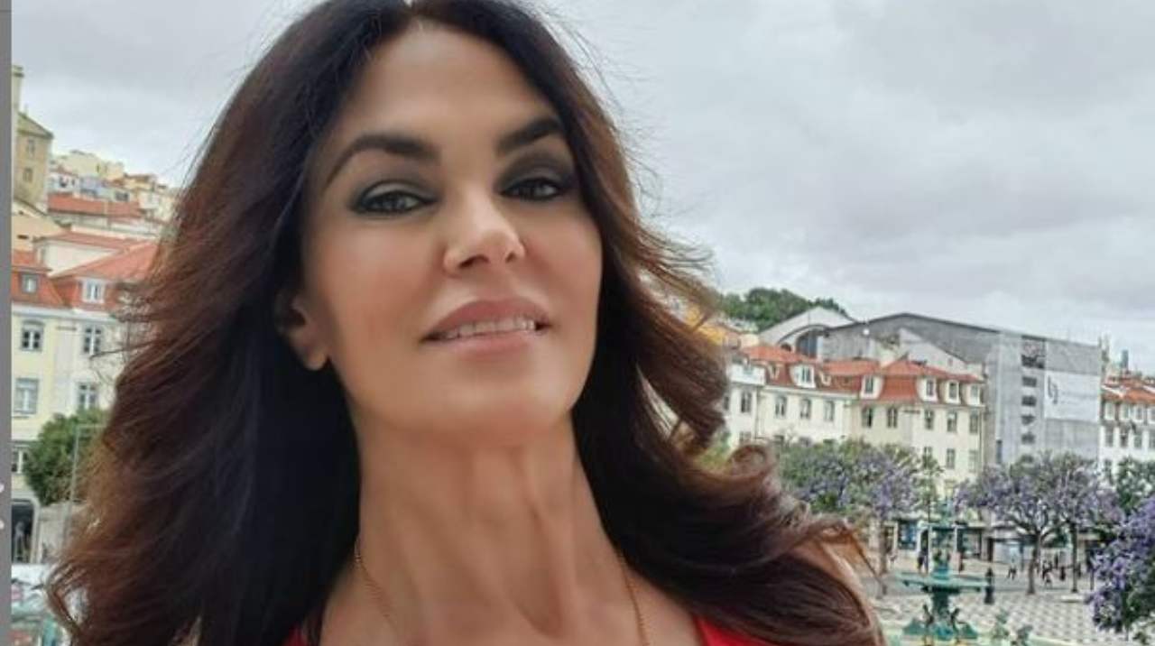 Maria Grazia Cucinotta sorridente