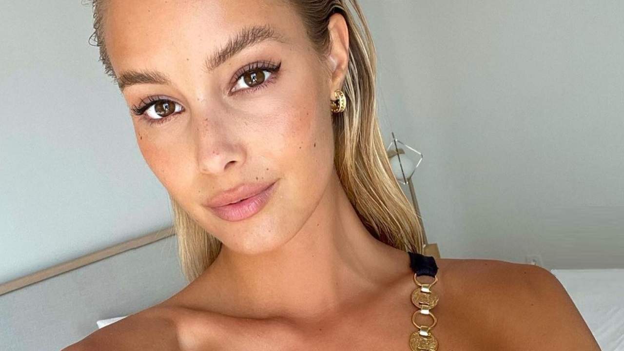 Viky Varga seducente