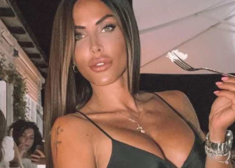 Guendalina Tavassi scollatura