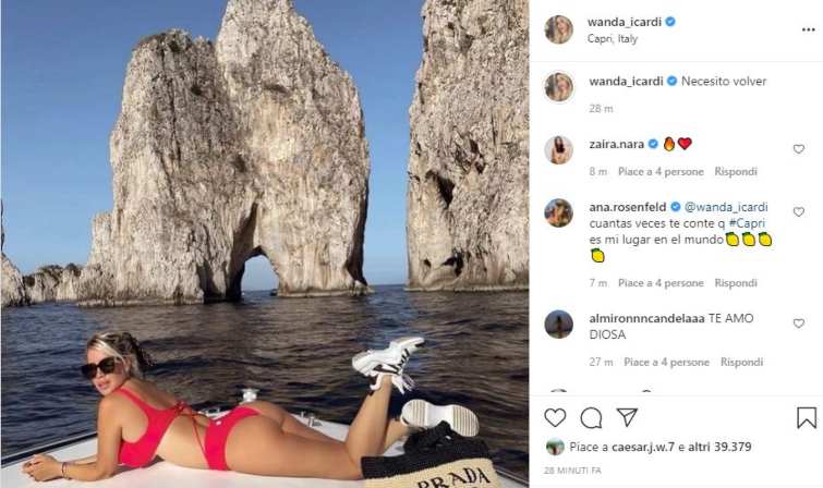 Wanda Nara in barca a Capri