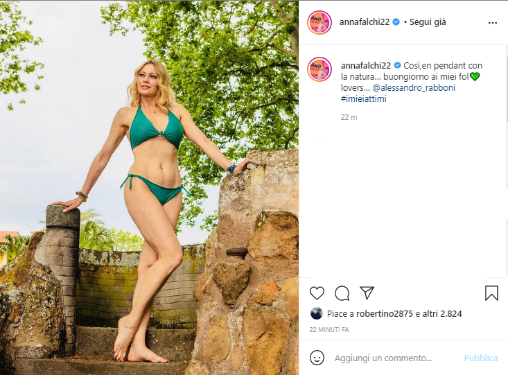 Anna Falchi in costume