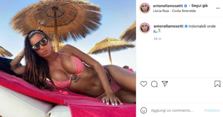 Antonella Mosetti in posa