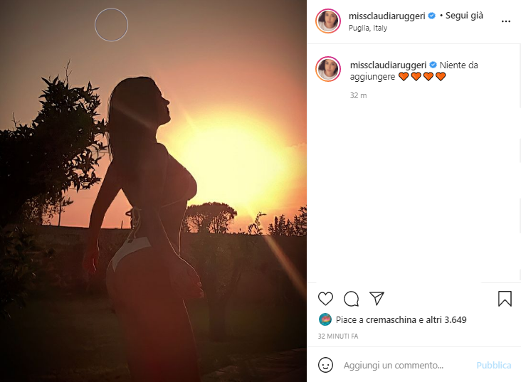Claudia Ruggeri in costume al tramonto