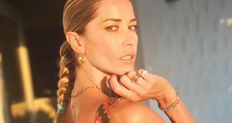 Elena Santarelli in posa