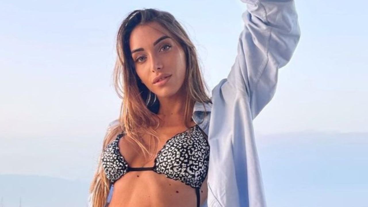 Elisa De Panicis in posa