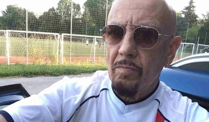 Enrico Ruggeri in un selfie(1)